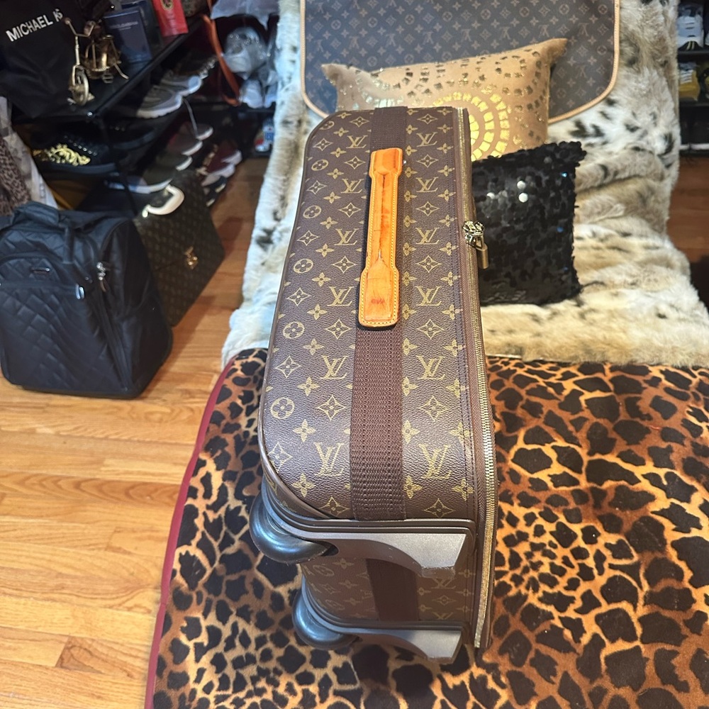 Louis Vuitton monogram carry on luggage - Picture 2 of 8